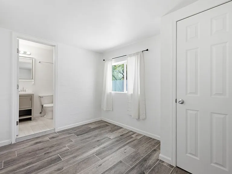 1220 N Catalina Ave — Photo 16