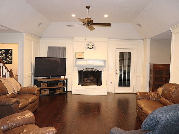 Living room 22'9 X 15"7