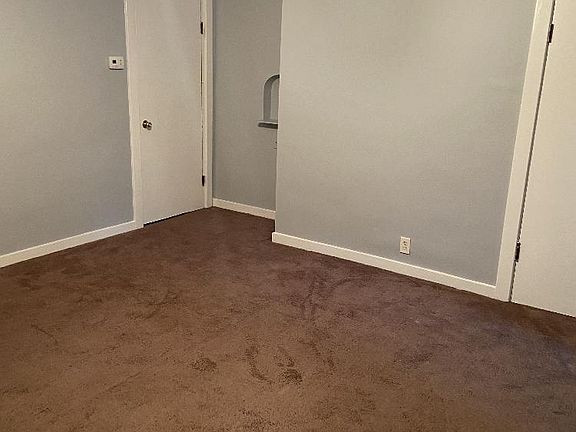 Nice big dining room with closet space