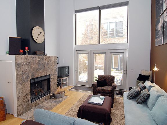3rd image of 1100 W Cornelia Ave APT 127