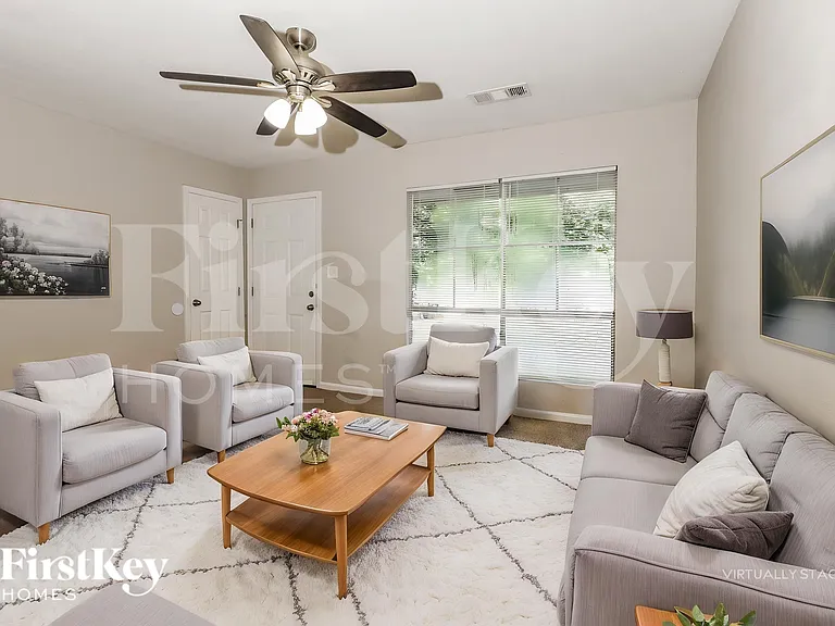 8280 Attleboro Dr — Photo 4