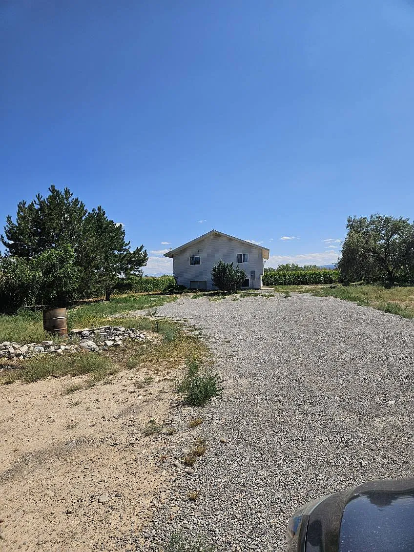 3 bed, 3200 sqft, $2,200 — Photo 3