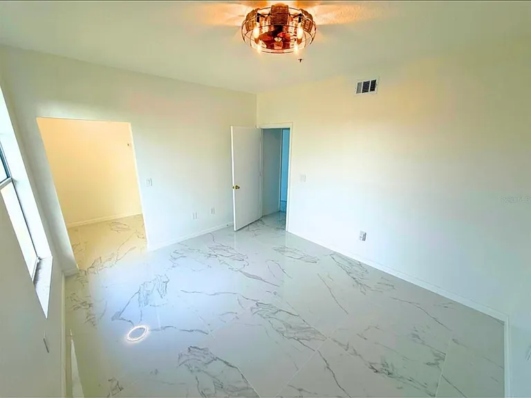 5560 Metrowest Blvd — Photo 3