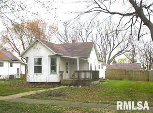 301 N Logan St, New Holland, IL 62671
