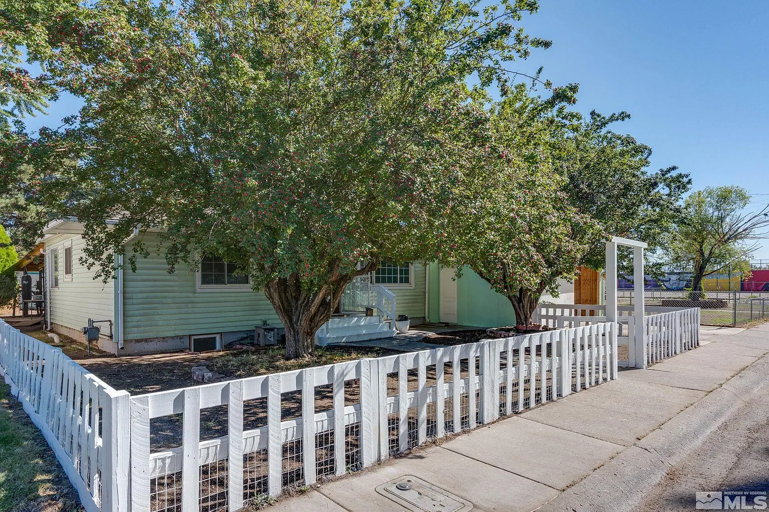 984 Yori Ave photo 1