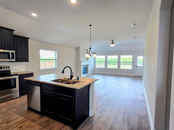 3rd image of 552 Firethorn Dr
