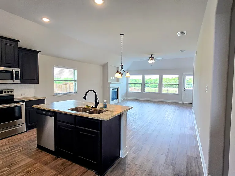 552 Firethorn Dr — Photo 3