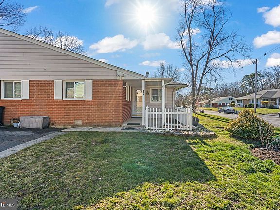 3rd image of 27 Cardinal Dr #B