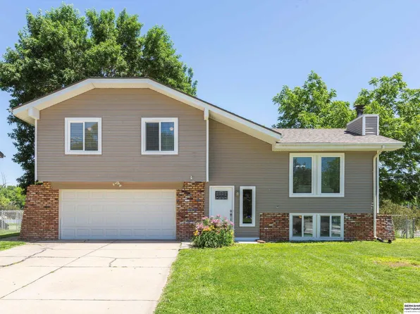 7902 Cottonwood Ave, La Vista, NE 68128