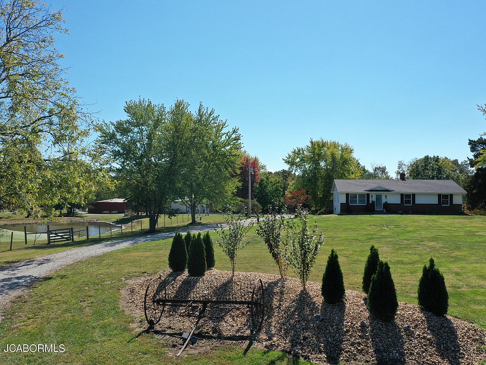 1st image of 601 E Simon Blvd