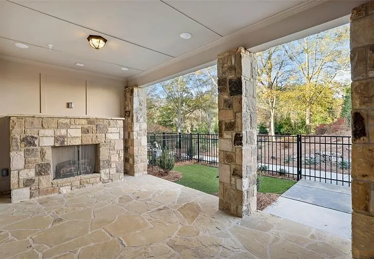 410 Townly Ct — Photo 3