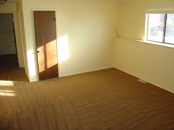 2nd image of 35 S 12th St W APT 4