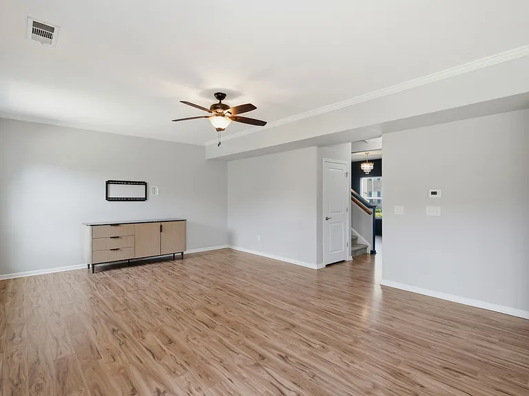 1568 Brockton Ln — Photo 3