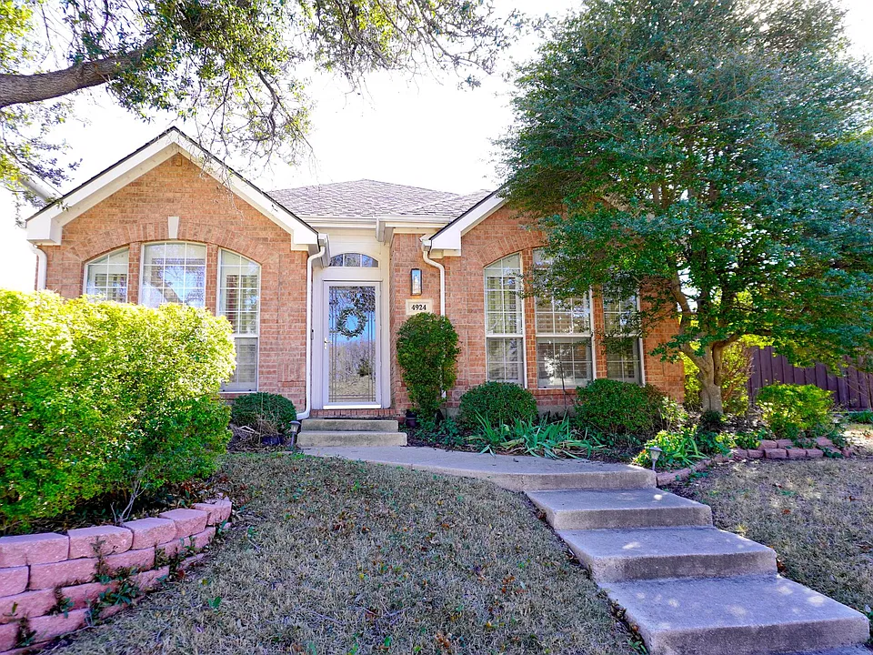 4924 Ridgedale Dr