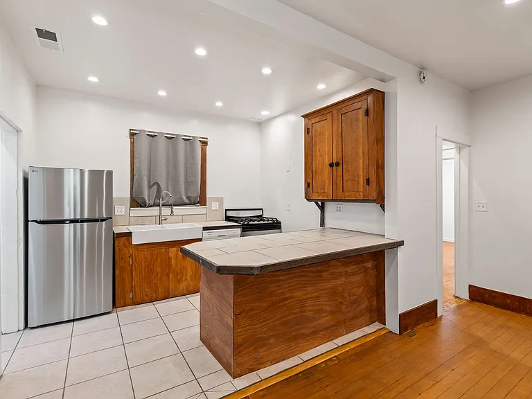 1541 E Mabel St — Photo 21