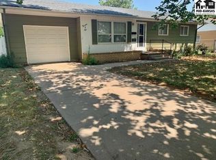 1302 13th Ter, Hutchinson, KS 67501