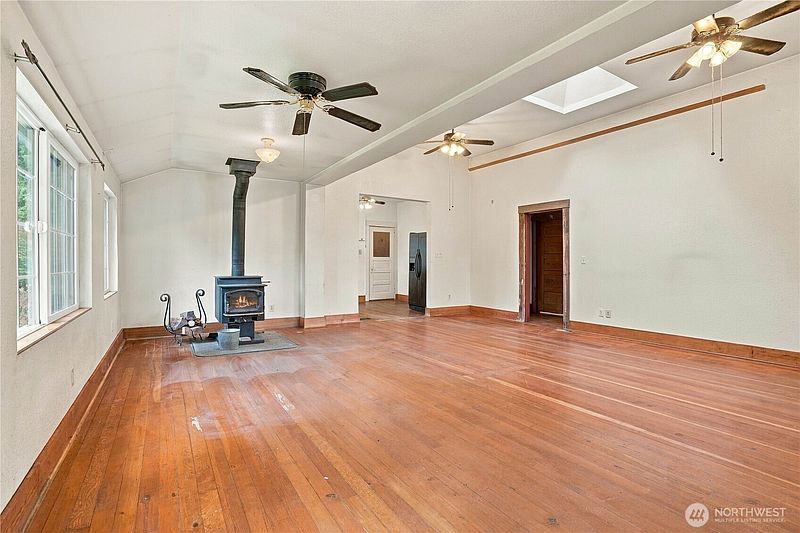 5th image of 9536 E E Street