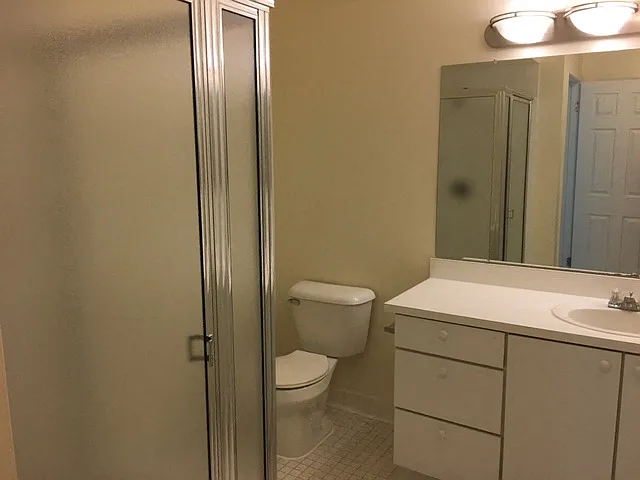 Lakeside Village Apartments — Photo 164