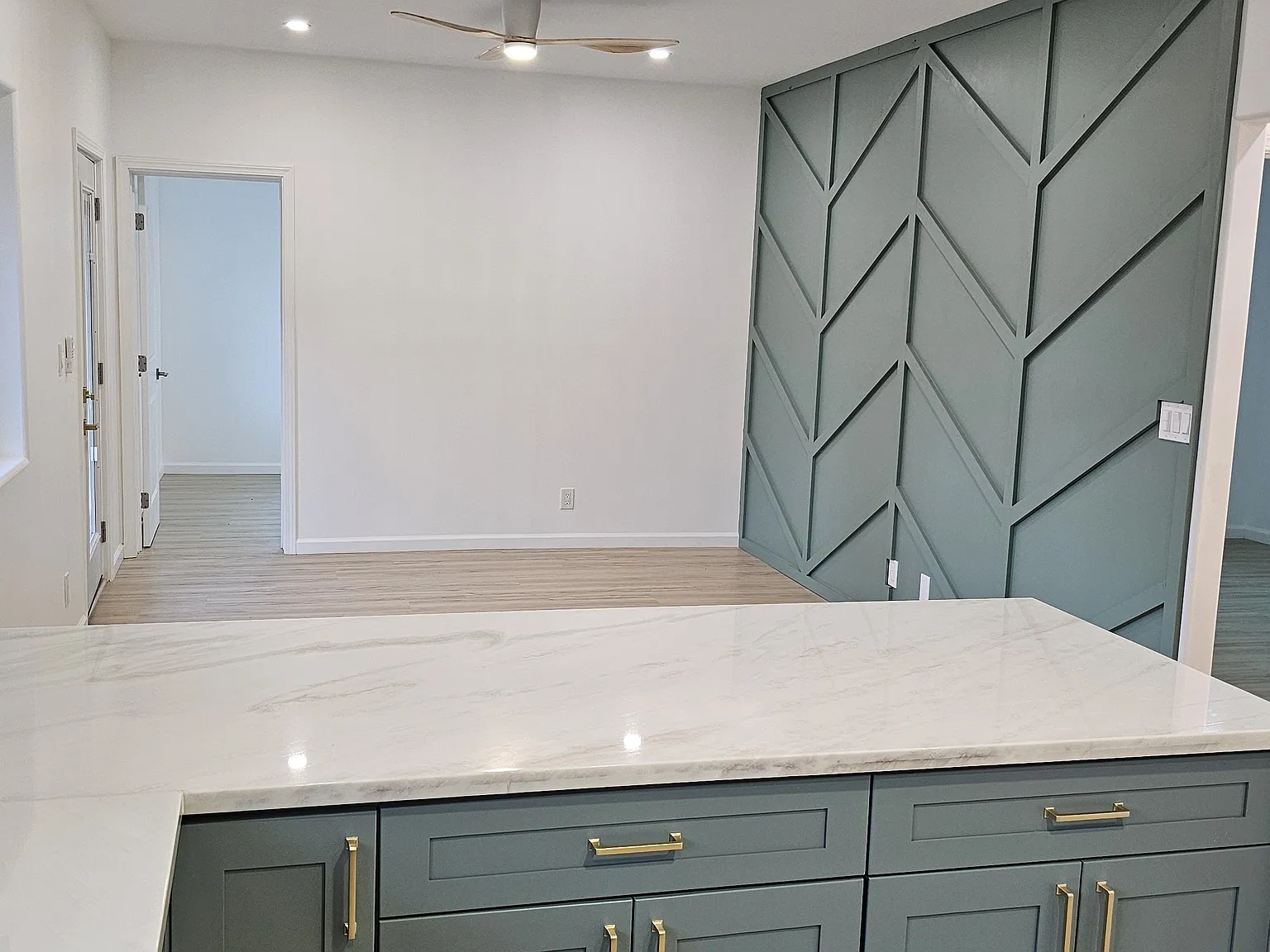 3 bed, 1300 sqft, $4,300 — Photo 3