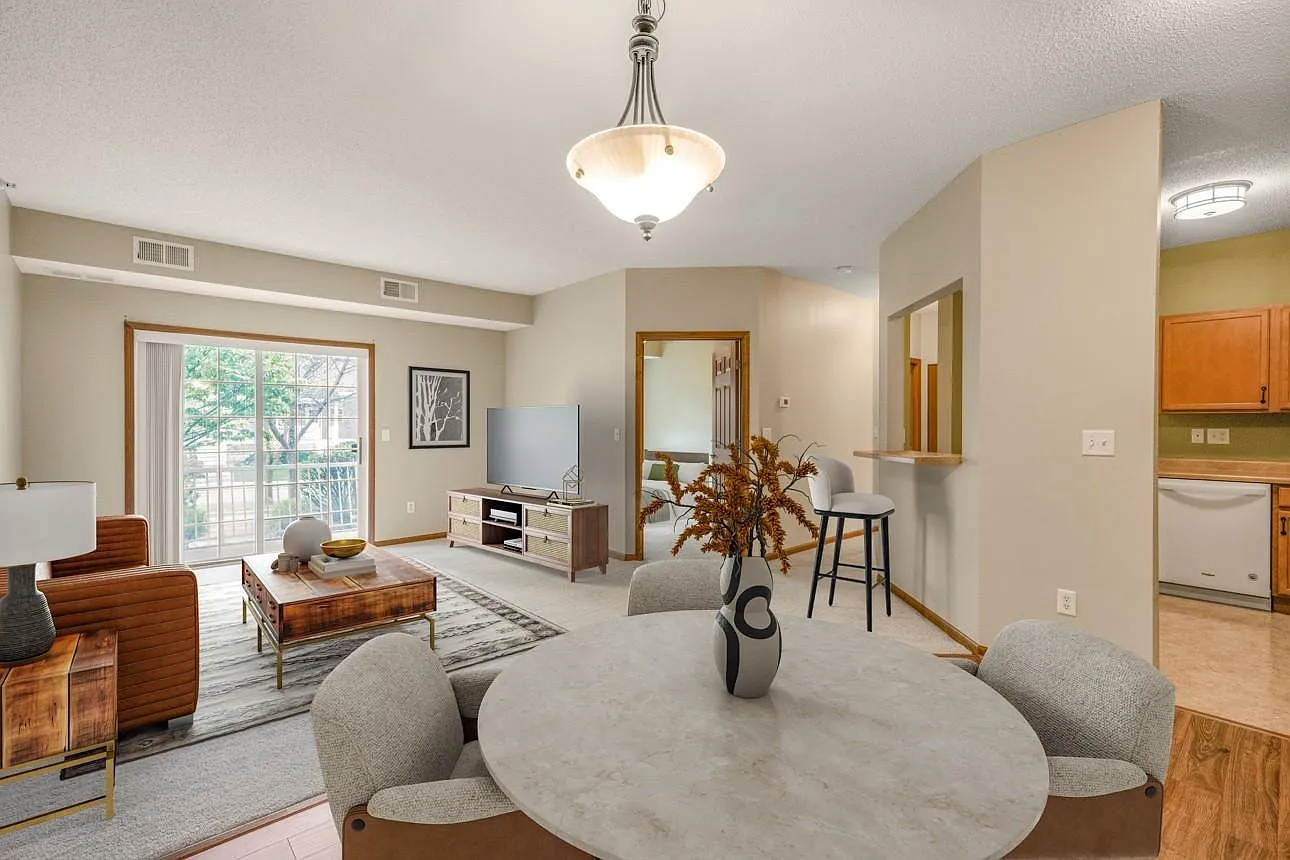 2 bed, 1.0 bath, 987 sqft, $1,500 — Photo 2