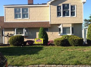 18 Sheep Ln, Levittown, NY 11756