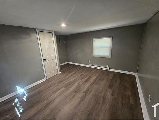 3rd image of 9846 Dennis Dr