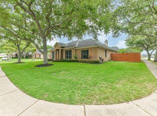 1105 Red Wing Dr, Friendswood, TX 77546