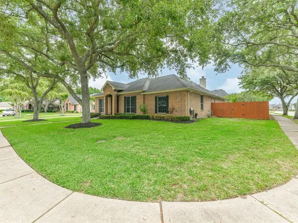 1105 Red Wing Drive, Friendswood, TX 77546