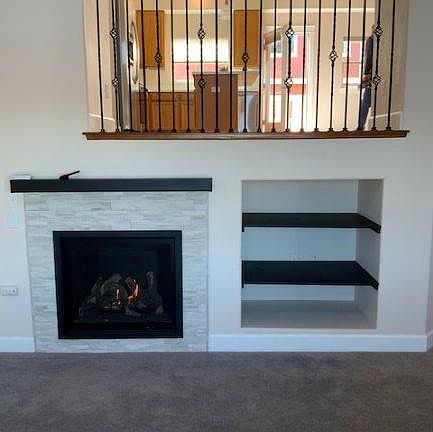 Livingroom with gas fireplace