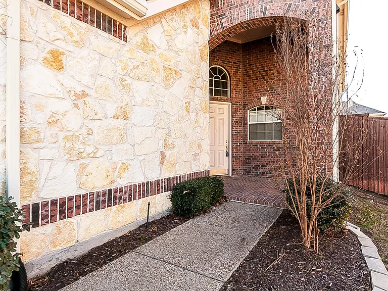 11945 Henderson Dr — Photo 3