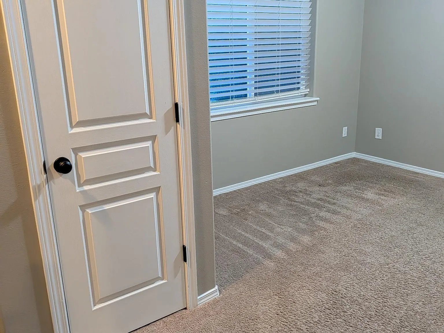 4 bed, 2.5 bath, 2190 sqft, $2,750 — Photo 3