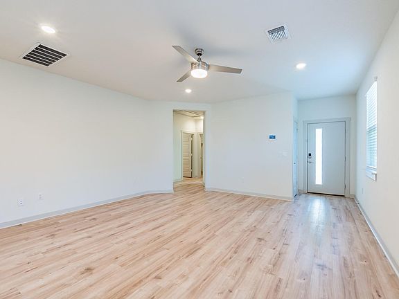 5th image of 10801 Meris Ln