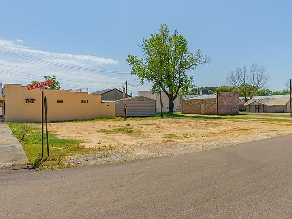 4th image of 106 N Oak St