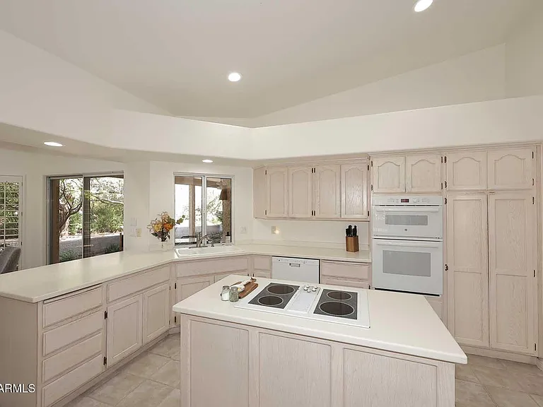 18510 E Leather Ln — Photo 17