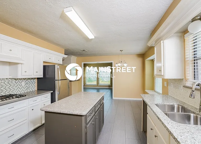 15514 Cabildo Dr — Photo 5