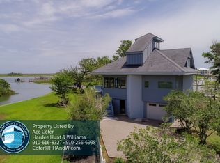 715 Hughes Rd, Hampstead, NC 28443