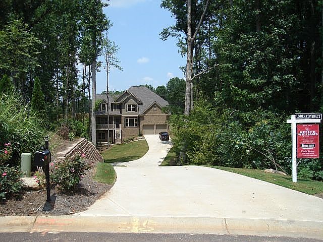 2nd image of 6060 Heritage Manor Dr