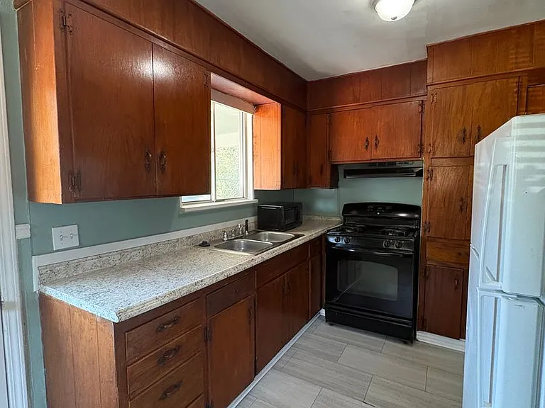 8408 David Dr — Photo 4