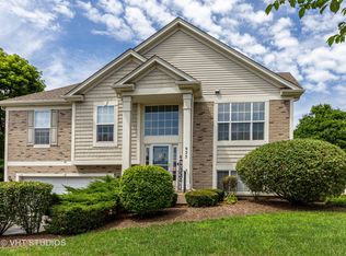 925 Summit Creek Dr, Shorewood, IL 60404