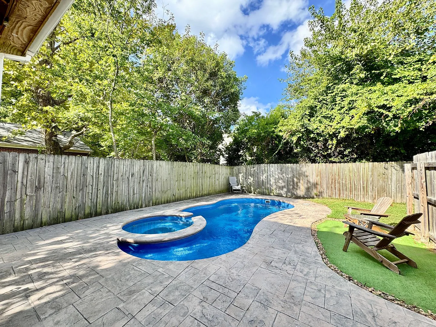 All Brick Riverview Home w/Satwater Pool/Spa Combo! Pet Friendly, Storage Shed, Sunroom, Fenced Y... — Photo 2