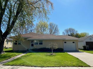 421 S 10th St, Bird Island, MN 55310