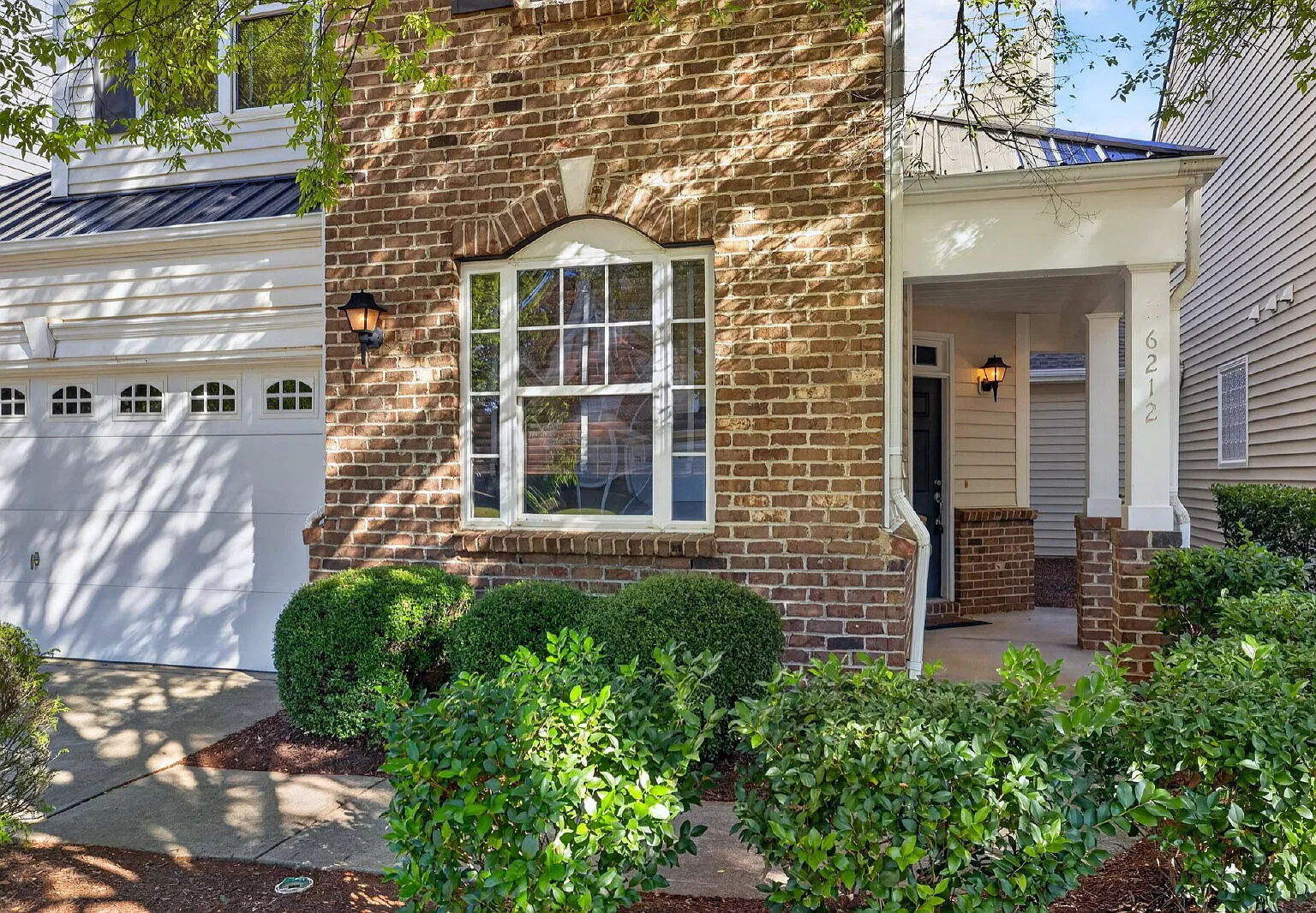 3 bed, 2.5 bath, 1892 sqft, $2,100 — Photo 2