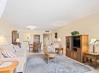 370 NW 76th Ave APT 205, Margate, FL 33063