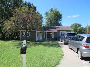 812 Sunrise Cir, Manhattan, KS 66502