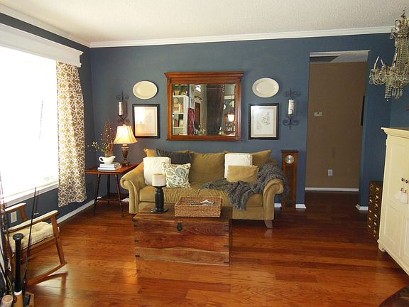 2nd image of 316 Newport Dr
