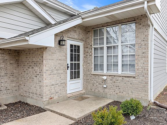3rd image of 514 W Clare Ct