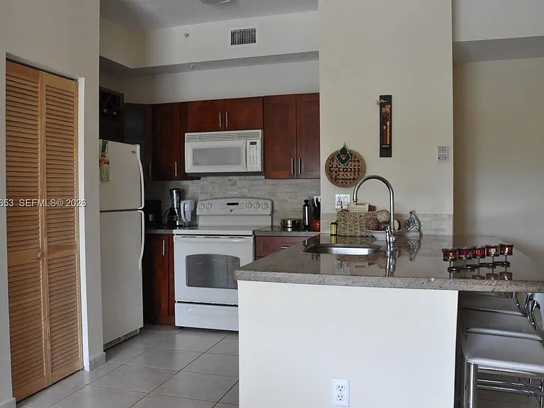 7330 NW 114th Ave #2015 — Photo 6