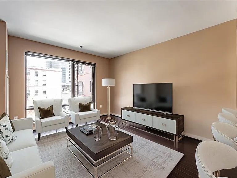 Front Street Lofts — Photo 4