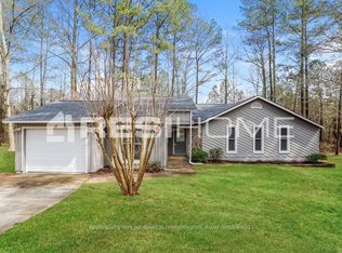 527 Tan Bark Pl, Fairburn, GA 30213