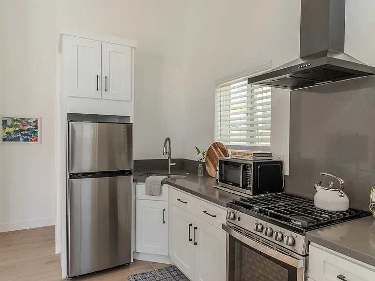 4646 Goodland Ave — Photo 8